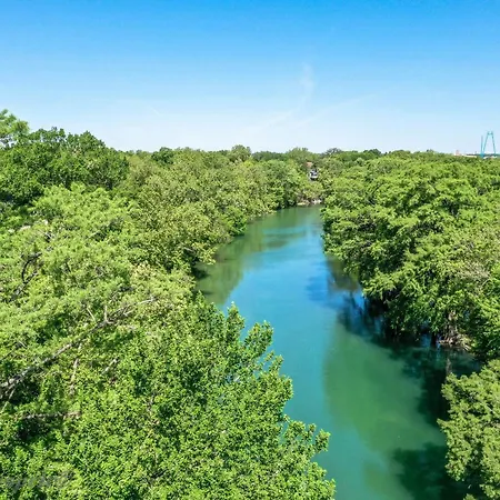 Ss 4B Riverside Condo